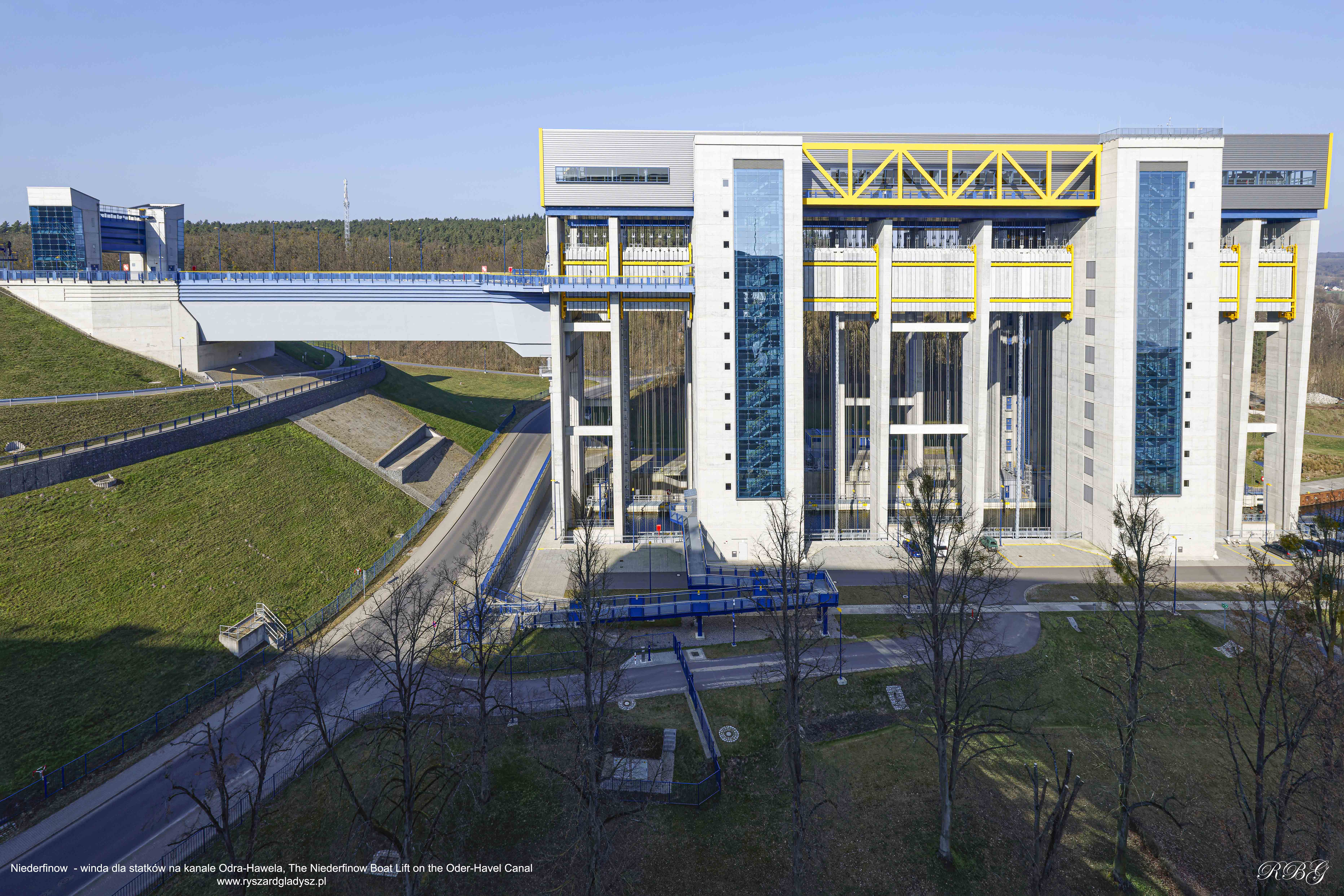 Niederfinow  - winda dla statków na kanale Odra-Hawela, The Niederfinow Boat Lift on the Oder-Havel Canal