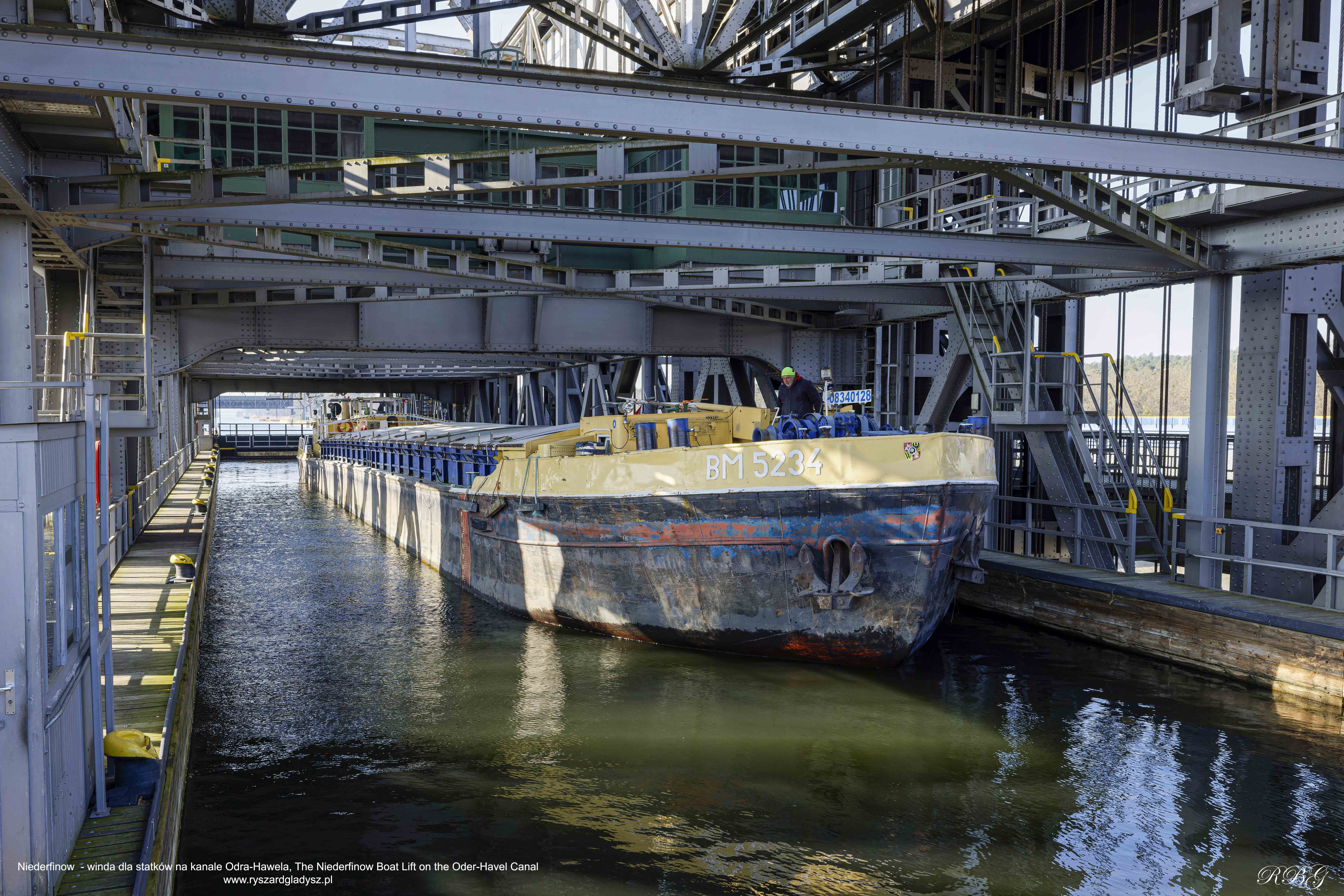 Niederfinow  - winda dla statków na kanale Odra-Hawela, The Niederfinow Boat Lift on the Oder-Havel Canal