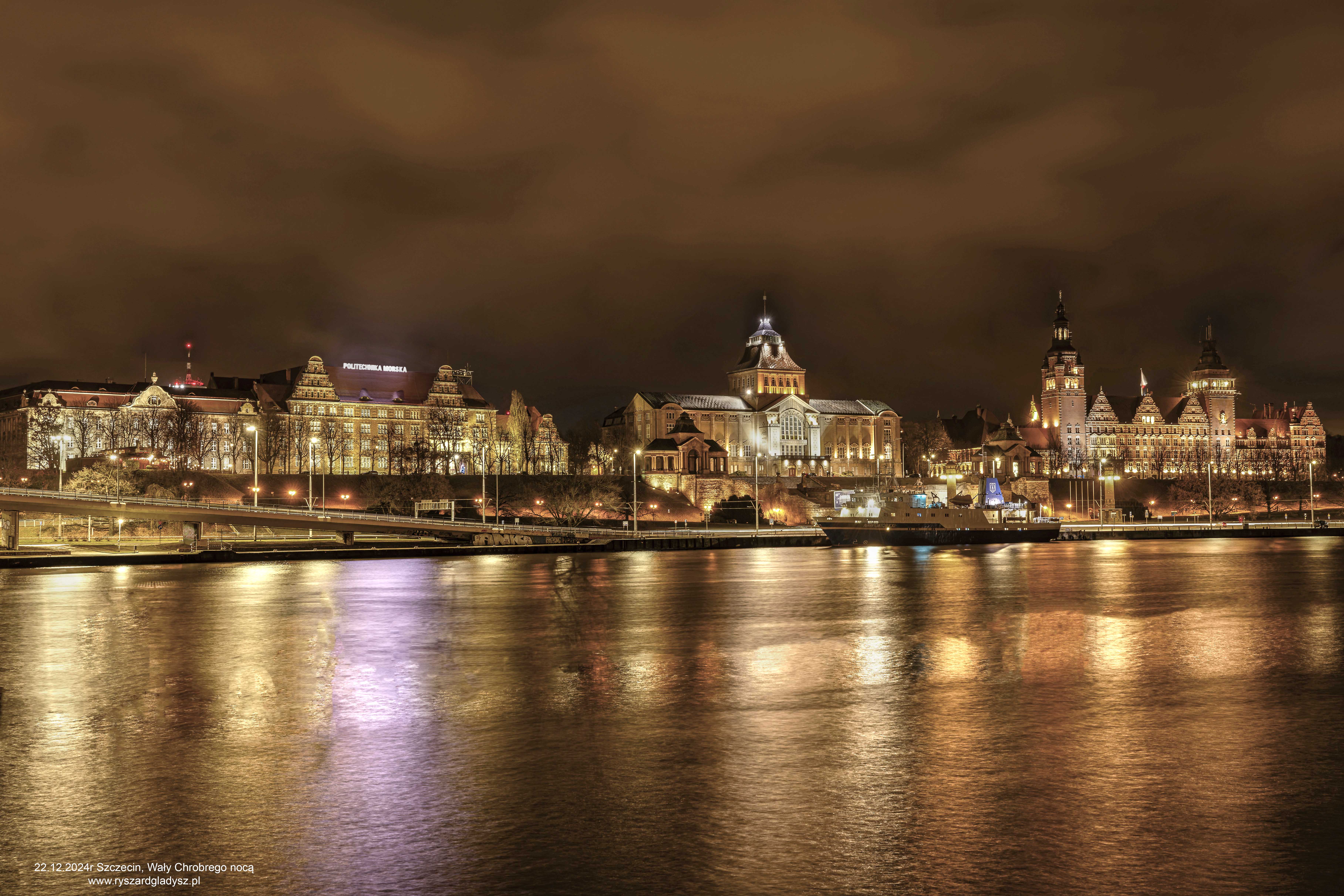 22.12.2024r Szczecin, Wały Chrobrego nocą